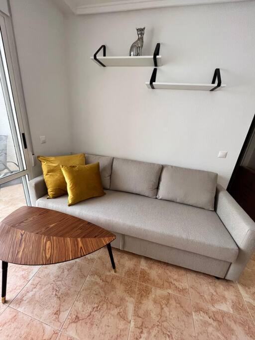 Cozy Apartment 5 Mins To Beach Torrevieja Buitenkant foto