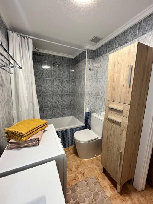 Cozy Apartment 5 Mins To Beach Torrevieja Buitenkant foto