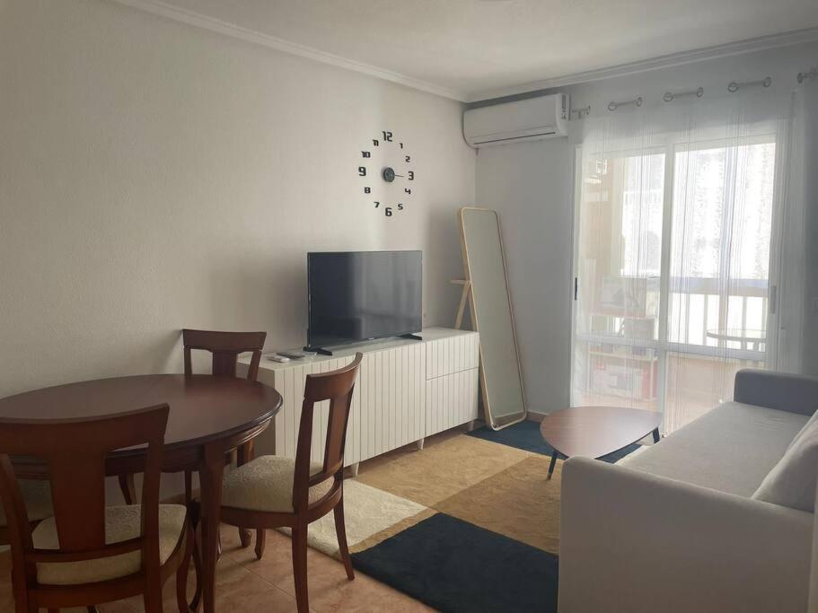 Cozy Apartment 5 Mins To Beach Torrevieja Buitenkant foto