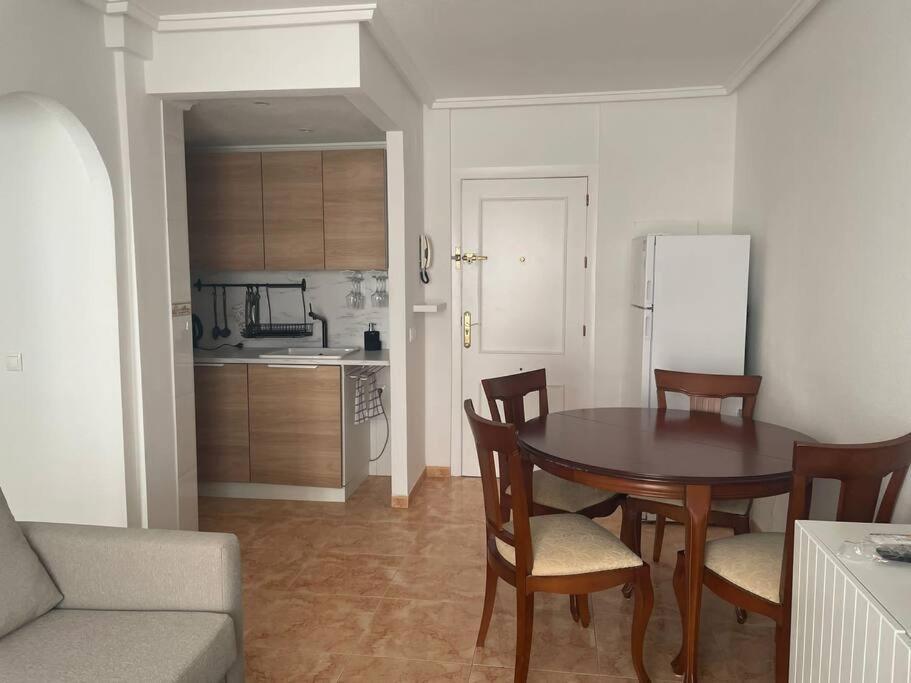 Cozy Apartment 5 Mins To Beach Torrevieja Buitenkant foto