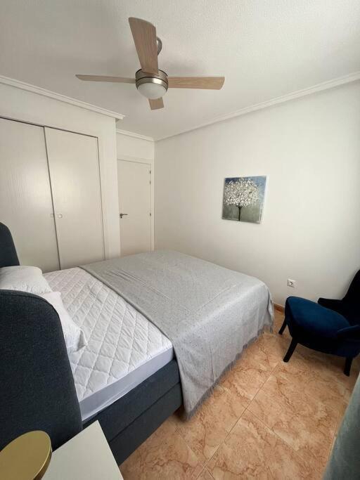 Cozy Apartment 5 Mins To Beach Torrevieja Buitenkant foto